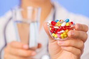Medicul prescrie antibiotice pentru tratamentul prostatitei